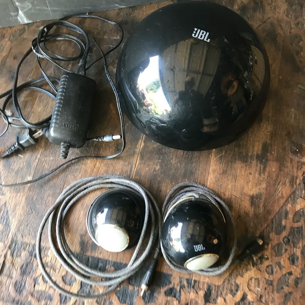 JBL Spot Speakers - Picture 2 of 5